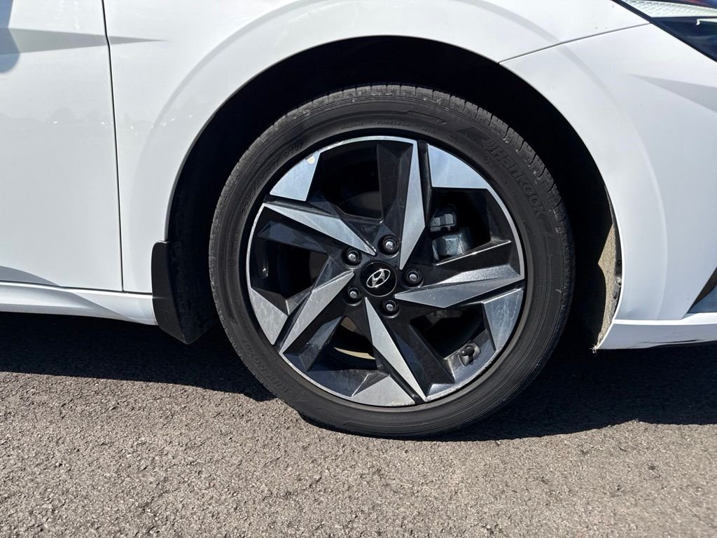 Used 2023 Lunar White Hyundai Limited image 24