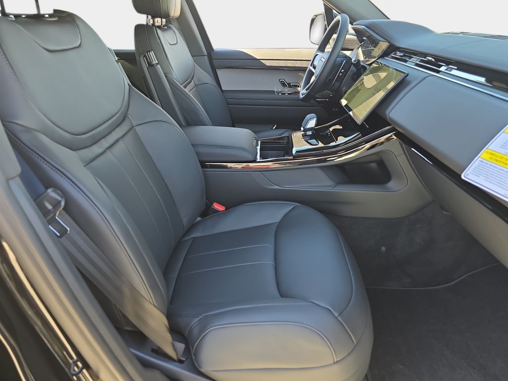 New 2027 Santorini Black LAND ROVER Dynamic SE P400 image 10