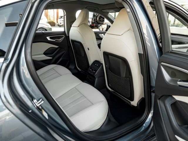 Used 2025 Horizon Blue Metallic Audi  image 34