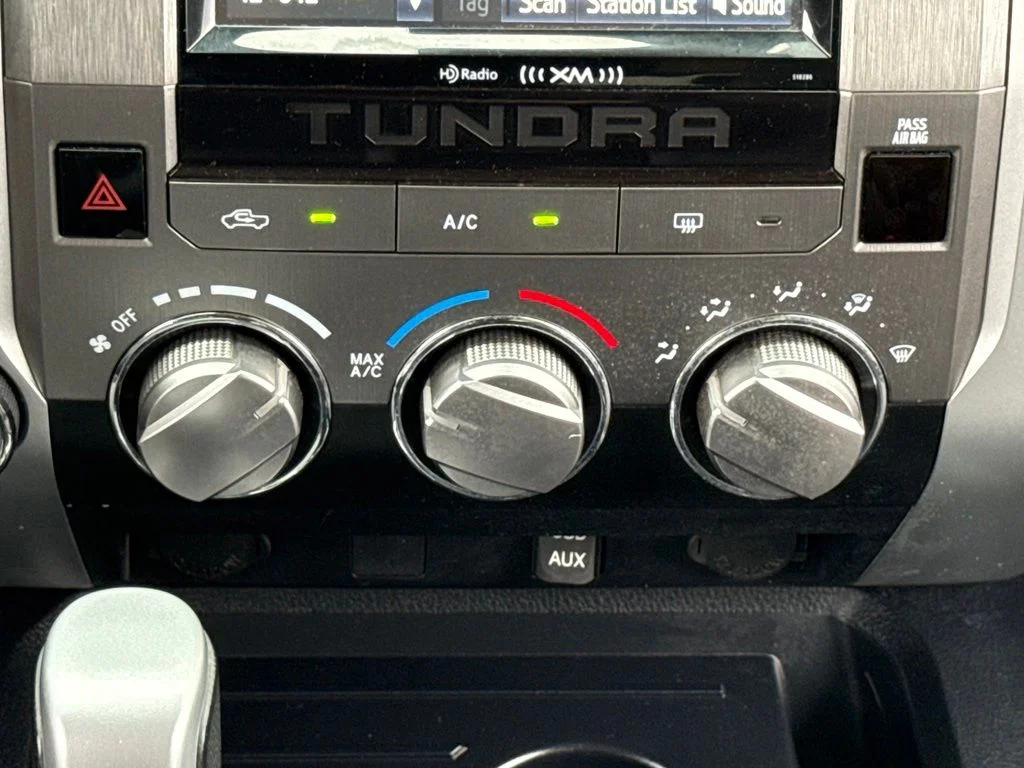 Used 2018 Silver Toyota SR5 image 21