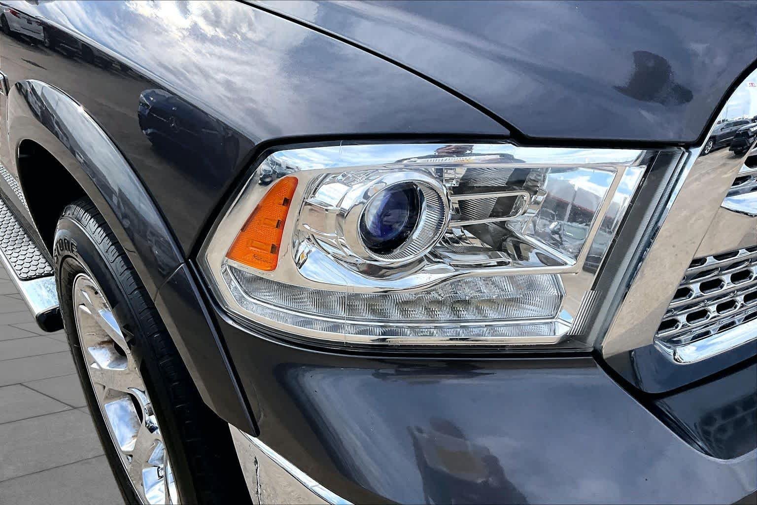 Used 2018 Granite Crystal Metallic Clearcoat Ram Laramie image 28