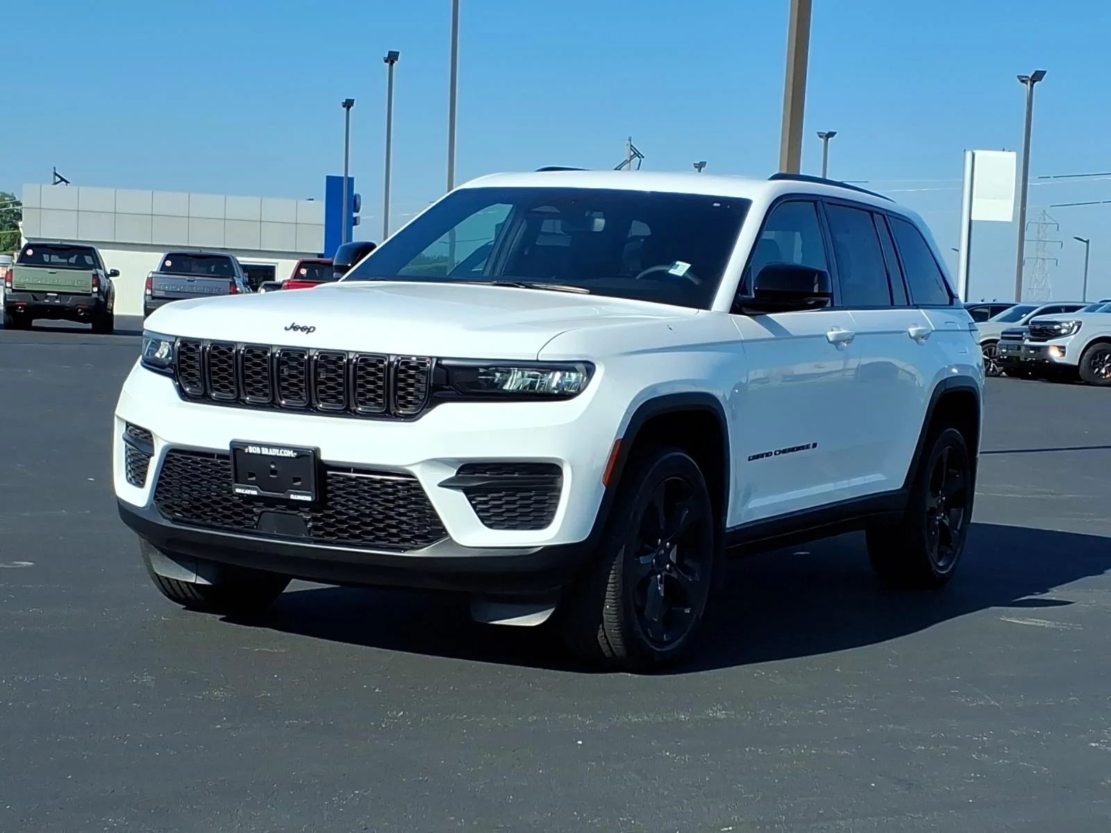 Used 2024 White Jeep Laredo image 14