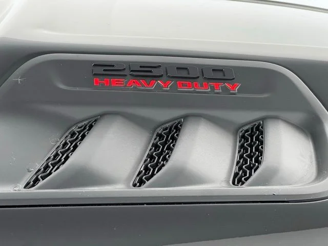 New 2026 Diamond Black Crystal Pearl-Coat Exterior Paint RAM Laramie image 46