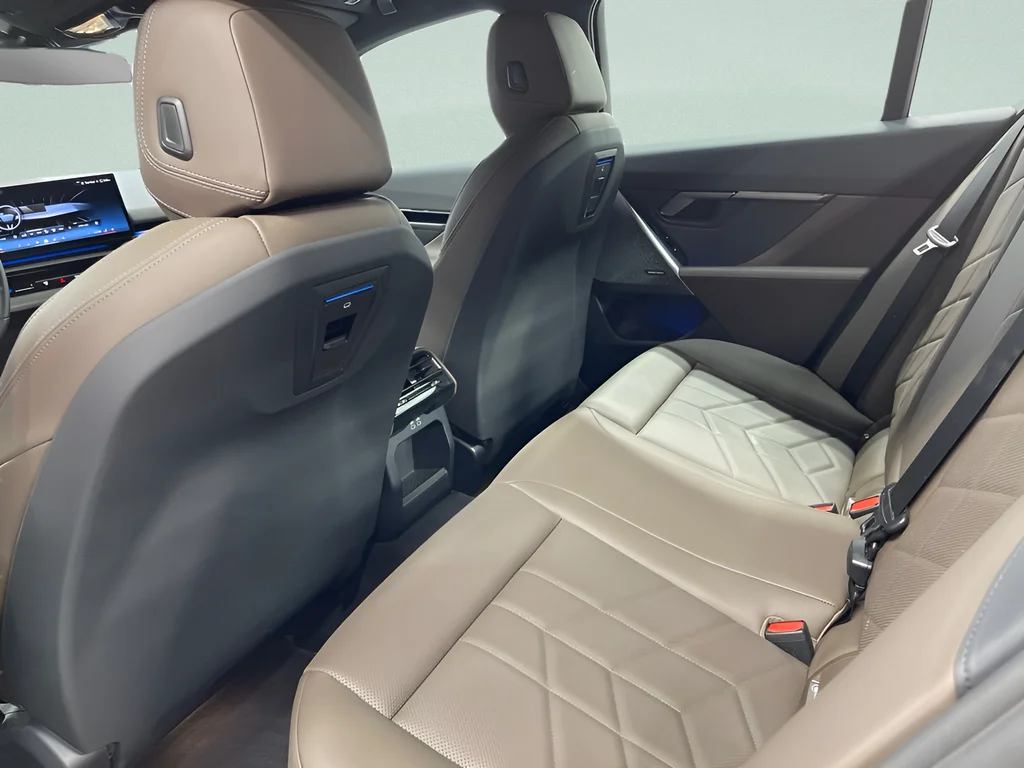 Used 2026 Alpine White BMW 530i xDrive Premium image 25