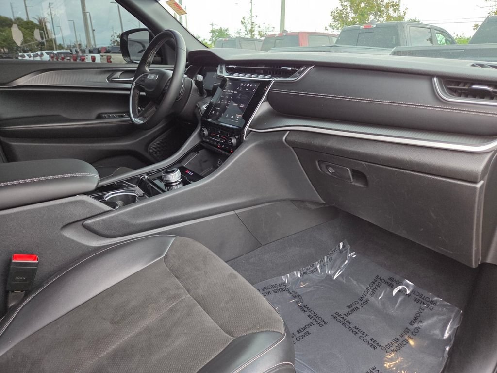 Used 2023 Baltic Gray Metallic Clearcoat Jeep Altitude image 14