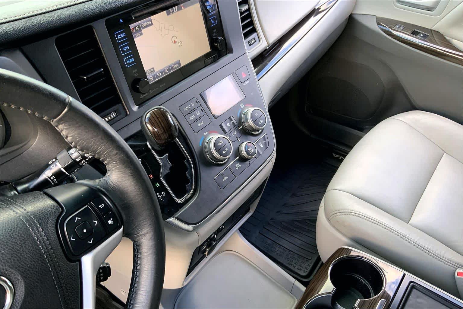 Used 2017 Predawn Gray Mica Toyota XLE Premium image 17