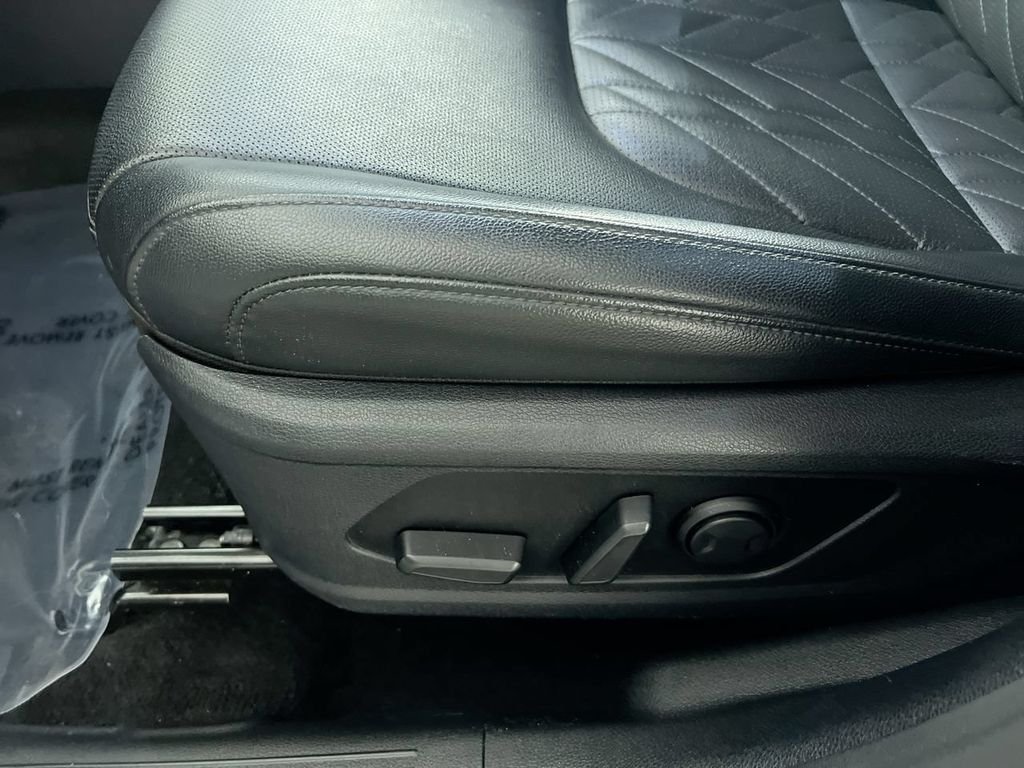 Used 2023 White Kia X-Pro Prestige image 15