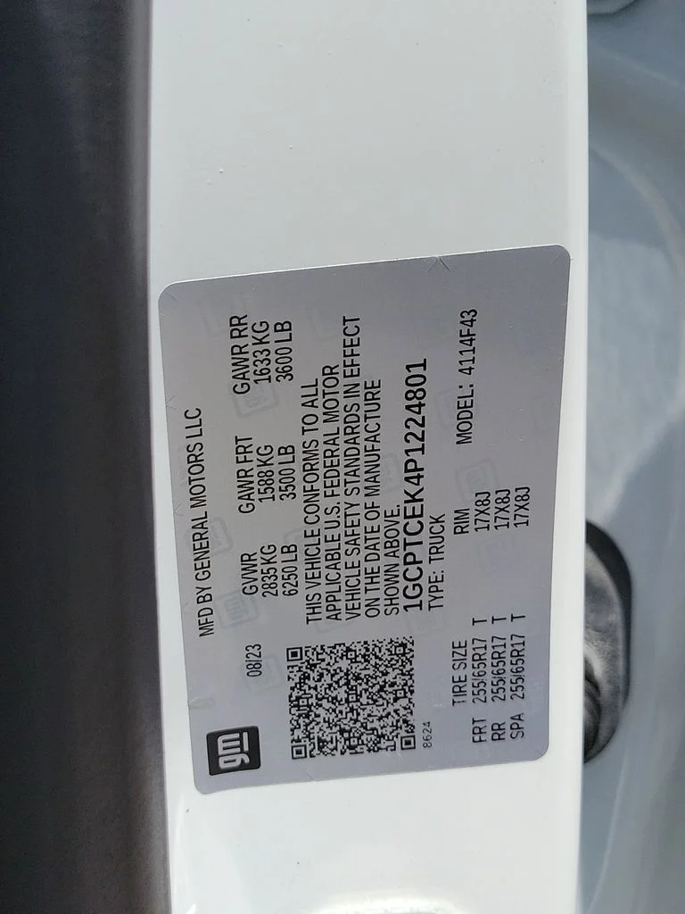 Used 2023 White Chevrolet LT image 32