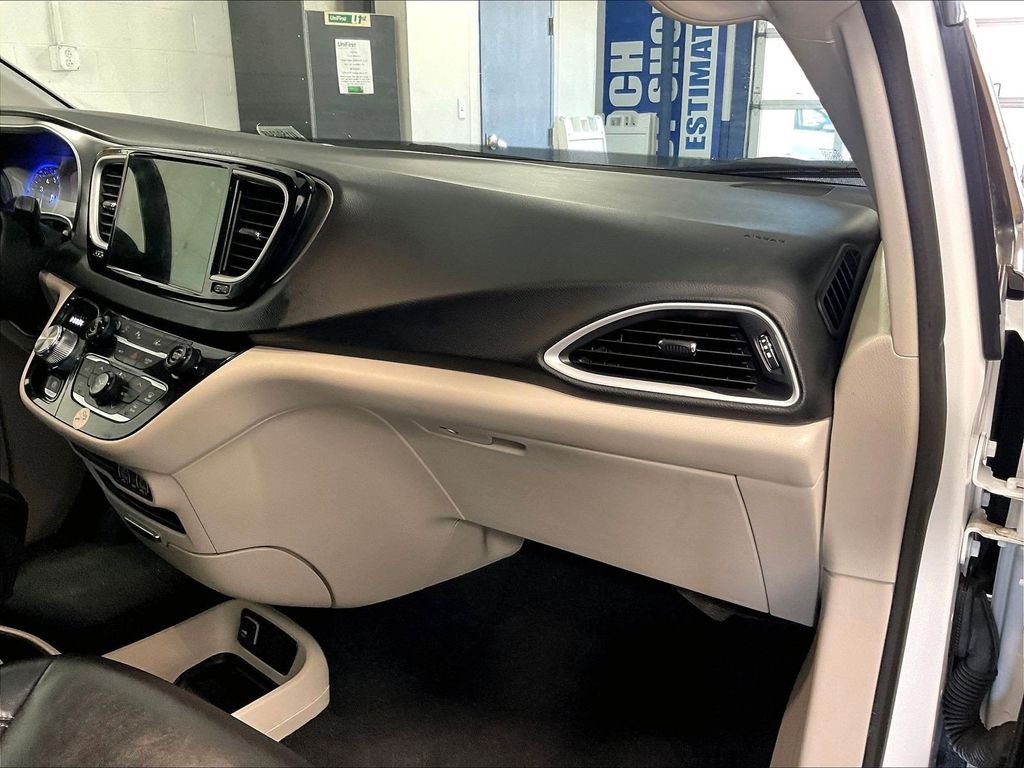 Used 2023 White Chrysler Touring L image 13
