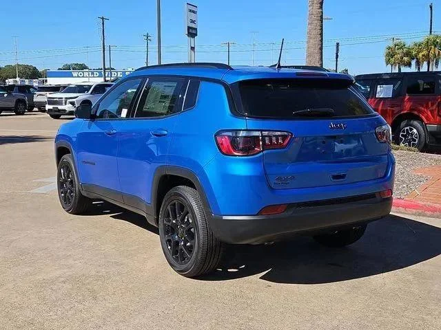 New 2026 Hydro Blue Pearl-Coat Exterior Paint Jeep Latitude image 5