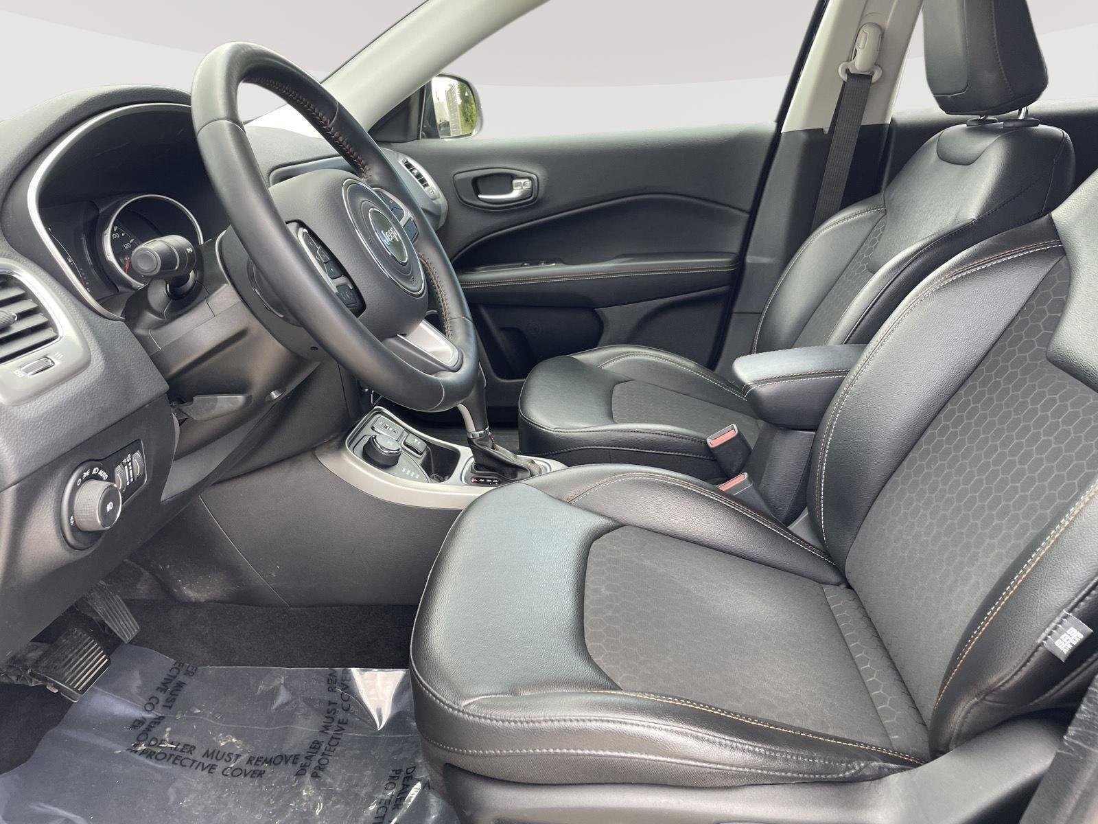 Used 2018 Jazz Blue Pearlcoat Jeep Latitude image 22