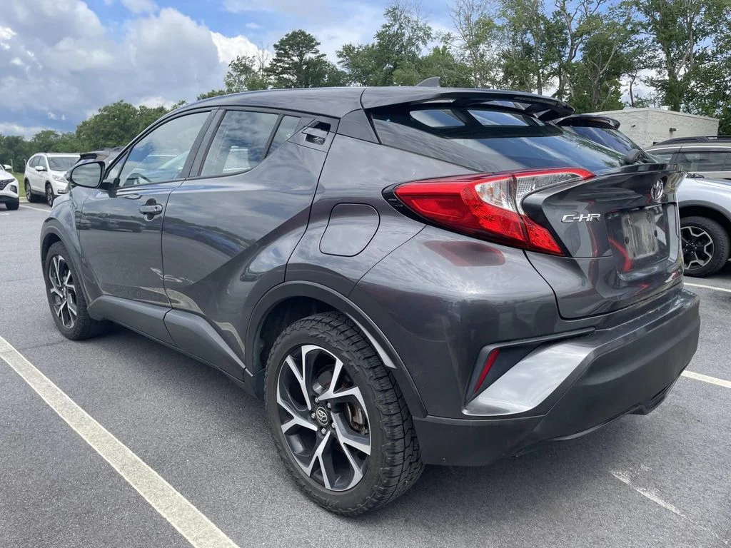 Used 2018 Magnetic Gray Metallic Toyota XLE image 3