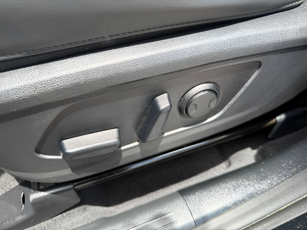 Used 2023 Black Kia EX image 18
