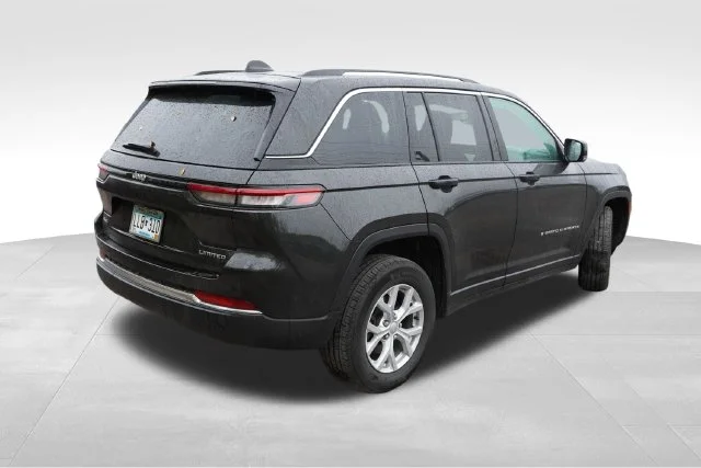 Used 2024 Brown Jeep Limited image 3