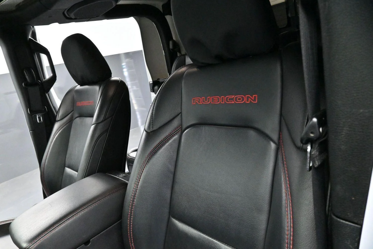 Used 2021  Jeep Rubicon image 13