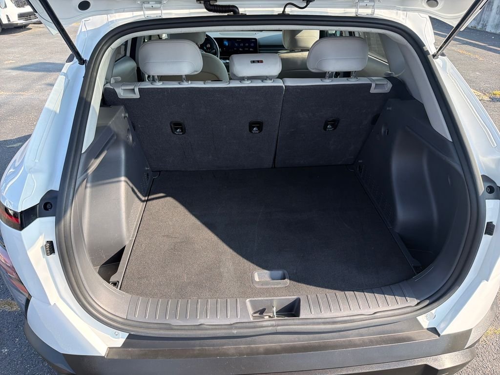 Used 2025 White Hyundai SEL image 9