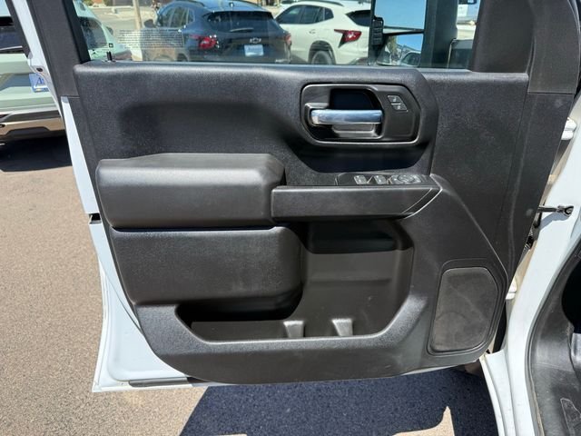 Used 2022 White Chevrolet  image 8
