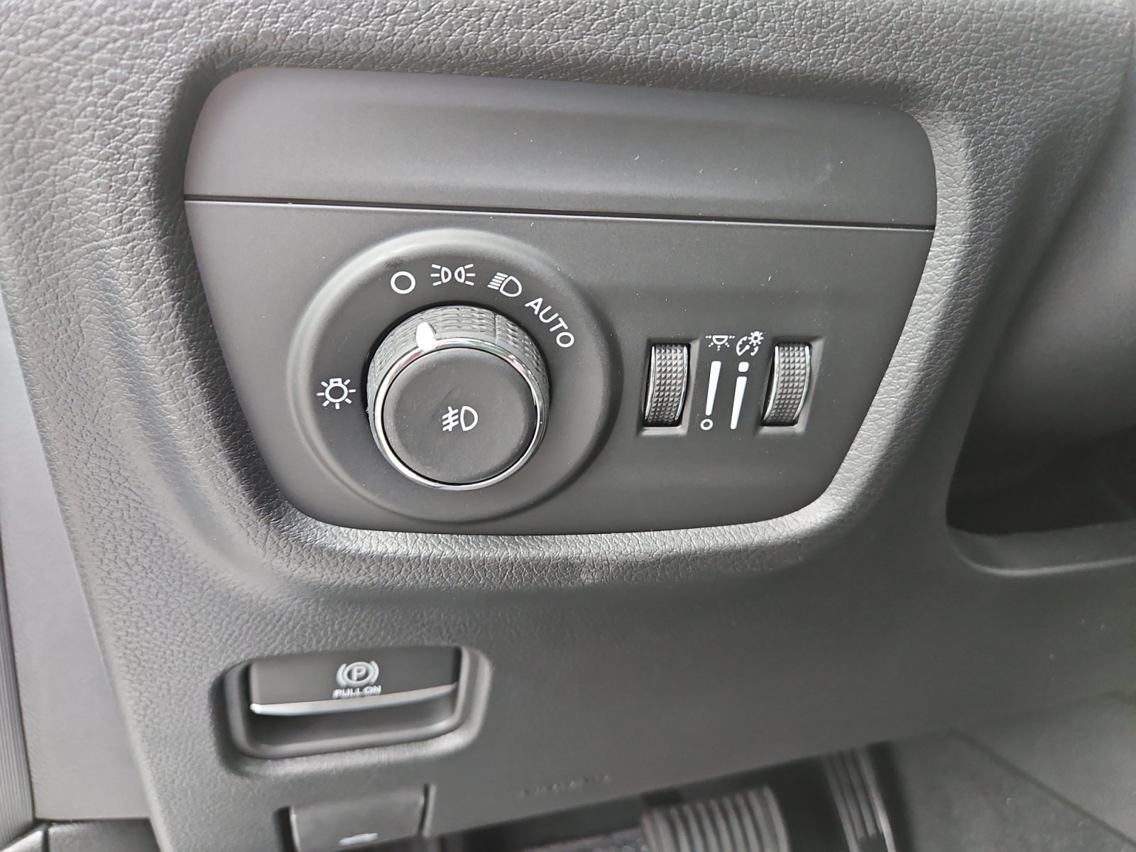 New 2026 Bright White Clear-Coat Exterior Paint Jeep  image 23