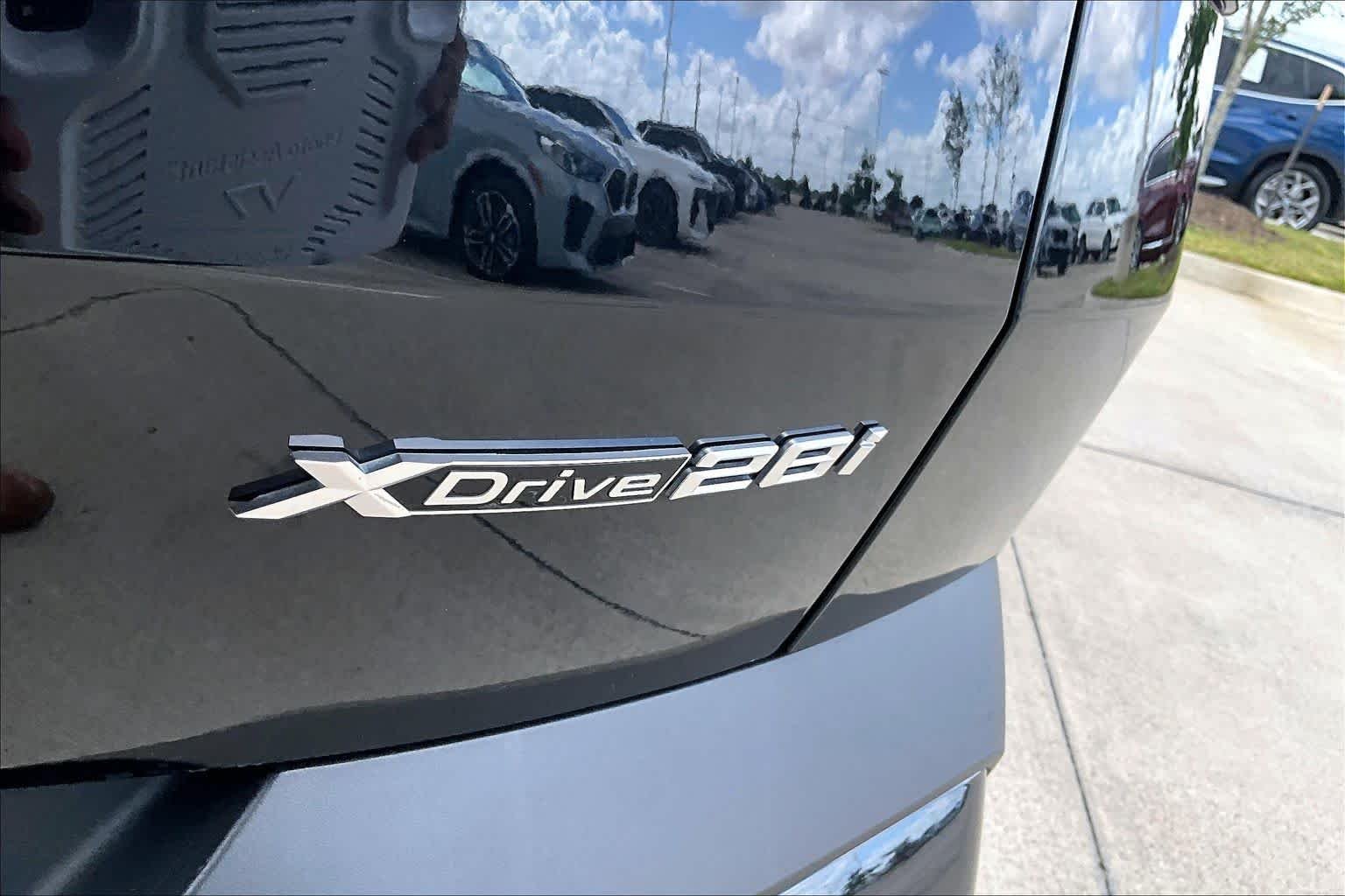 Used 2025 Black Sapphire Metallic BMW xDrive28i image 9