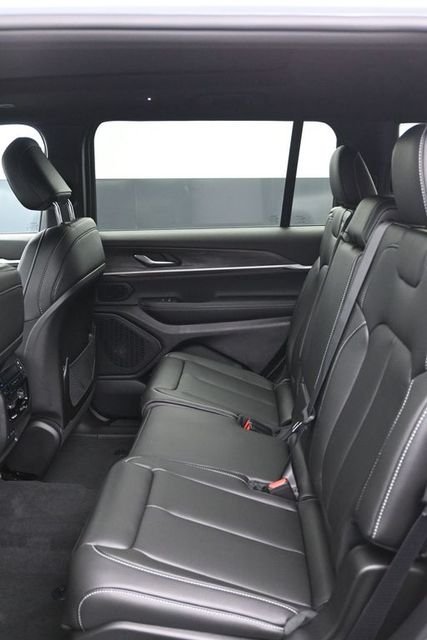 New 2026 Bright White Clear-Coat Exterior Paint Jeep Limited image 8