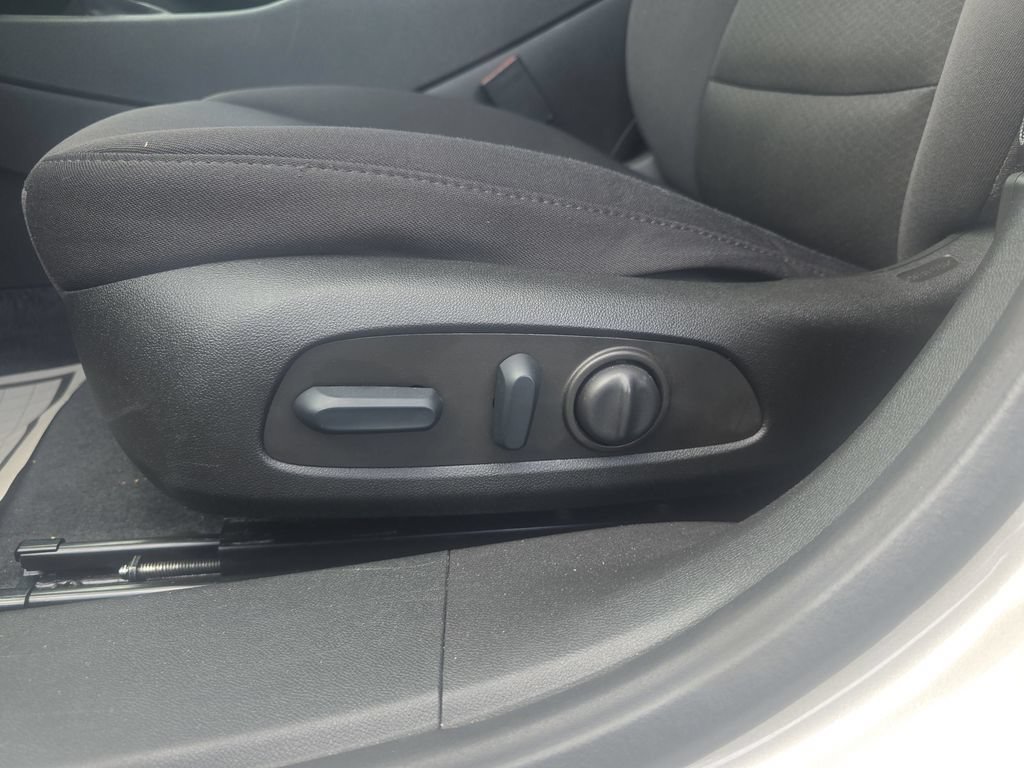Used 2022 MINERAL GRAY METALLIC Chevrolet LT image 16