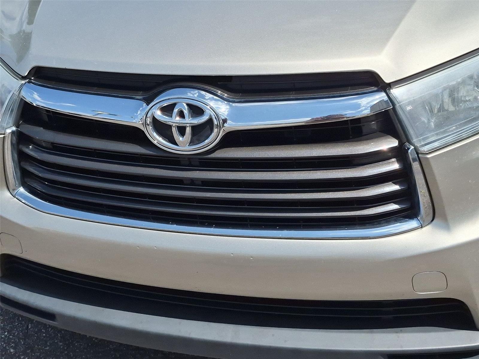 Used 2016  Toyota Limited image 14