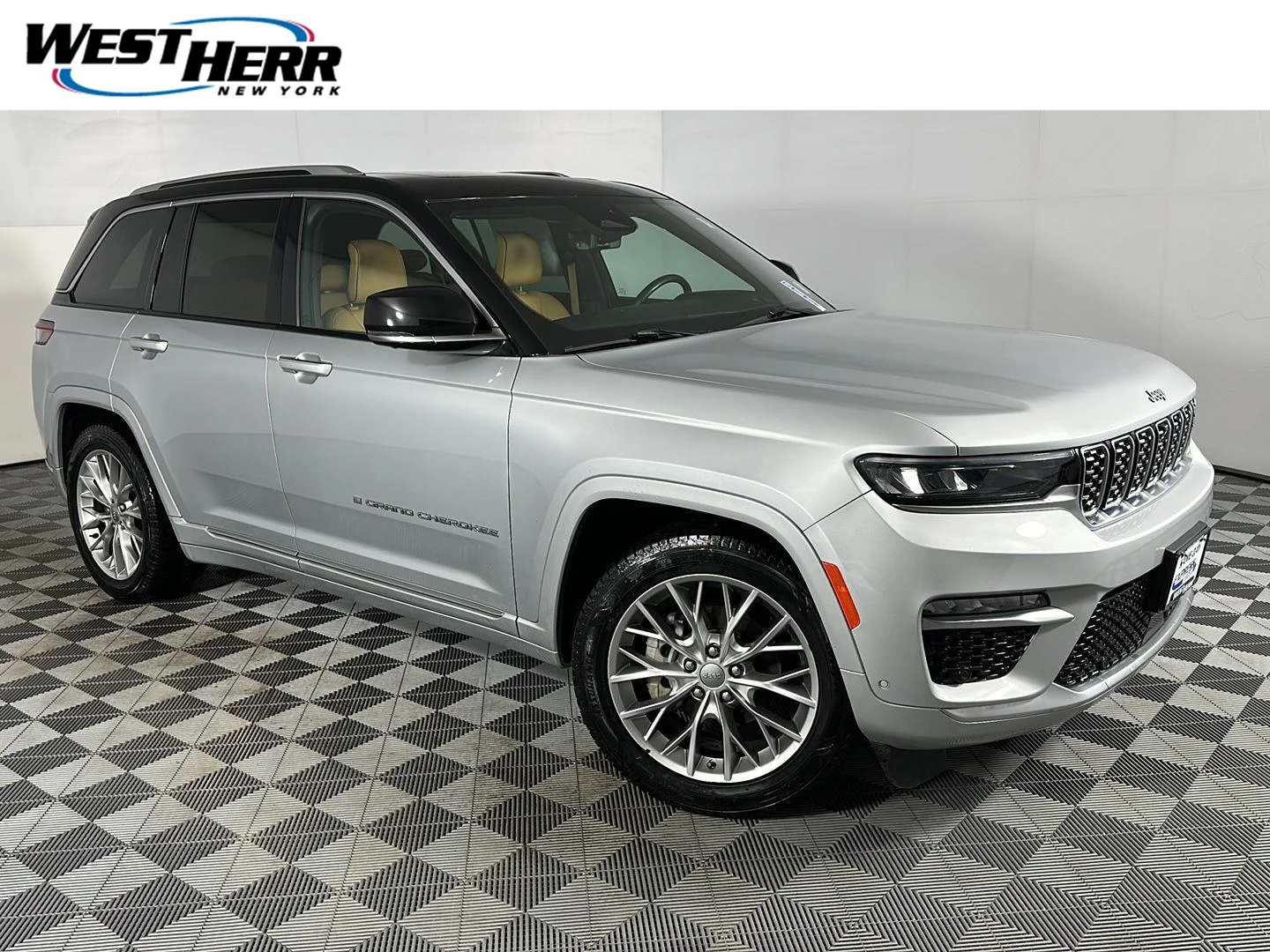 Used 2023 SILVER ZYNITH Jeep SUMMIT image 1