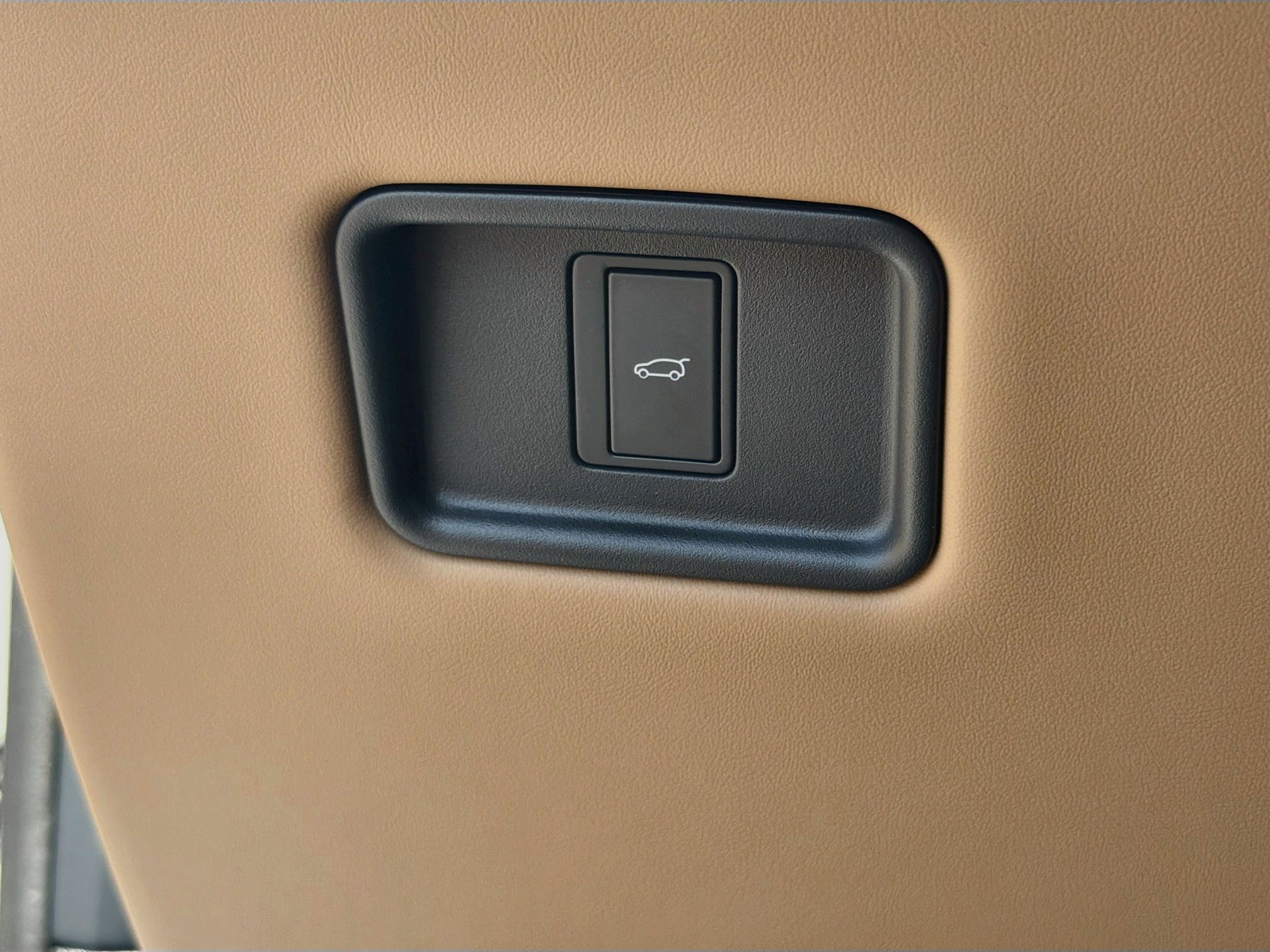 New 2027 Fuji White Land Rover SE image 36