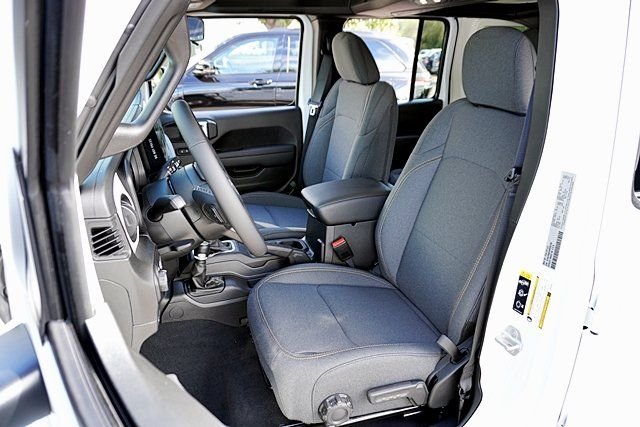 New 2025 Bright White Clear-Coat Exterior Paint Jeep Sport S 4xe image 21