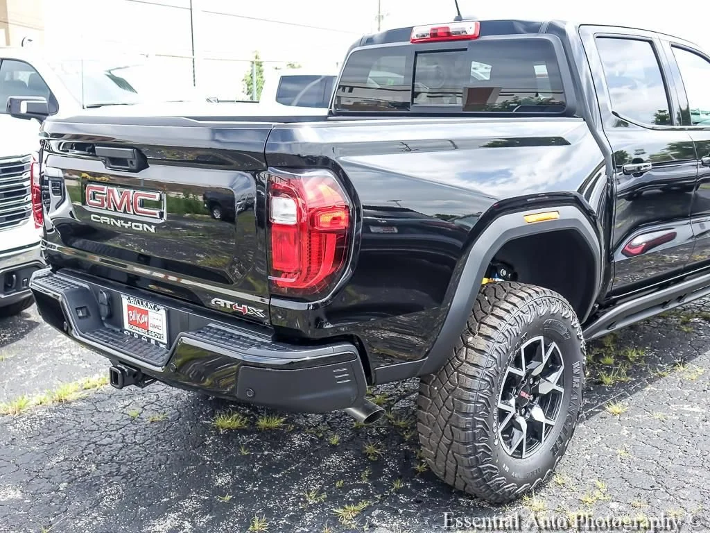 2026 GMC Canyon AT4X - Photo 8