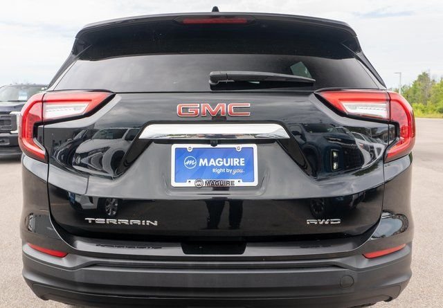 Used 2024 Black GMC SLE image 7