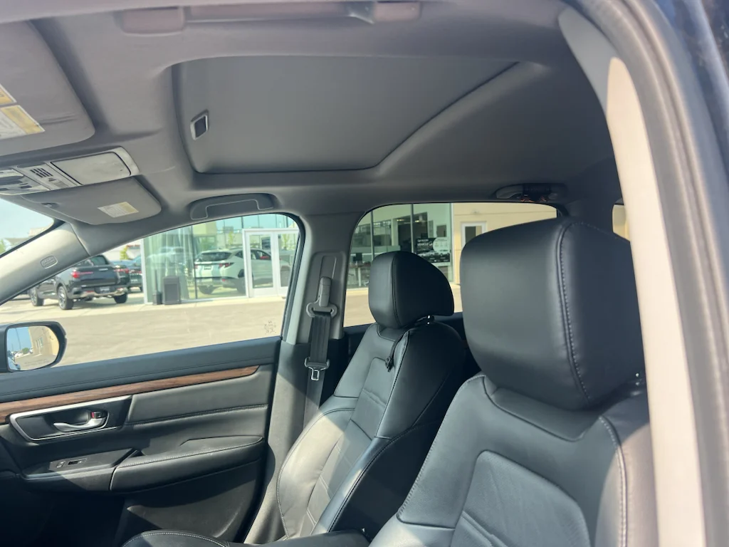 Used 2022 Crystal Black Pearl Honda Touring image 6