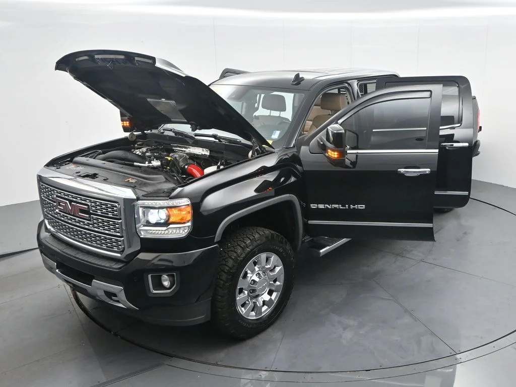 Used 2019 Black GMC Denali image 40