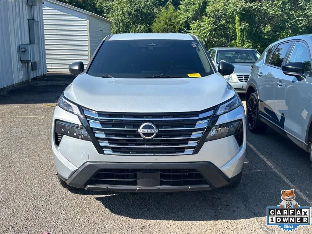 Used 2025 Silver Nissan S image 4