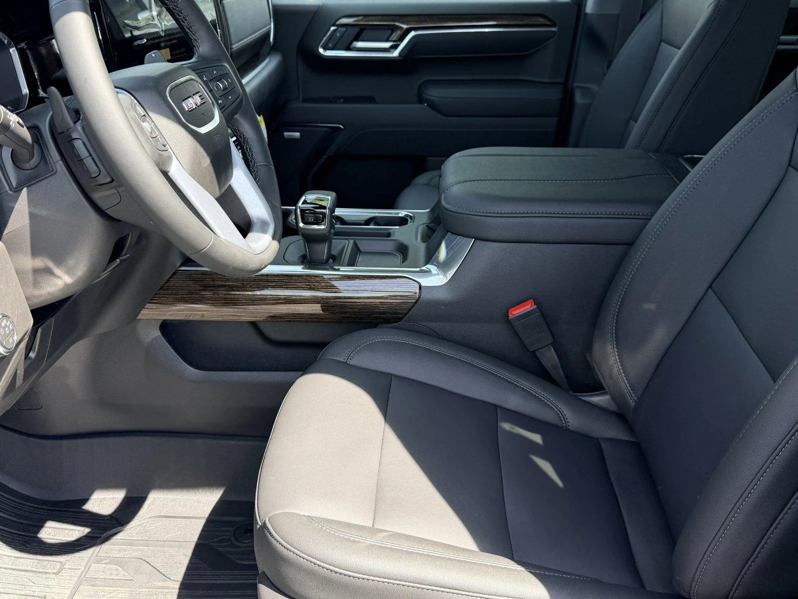 New 2026 Sterling Metallic GMC Elevation image 17