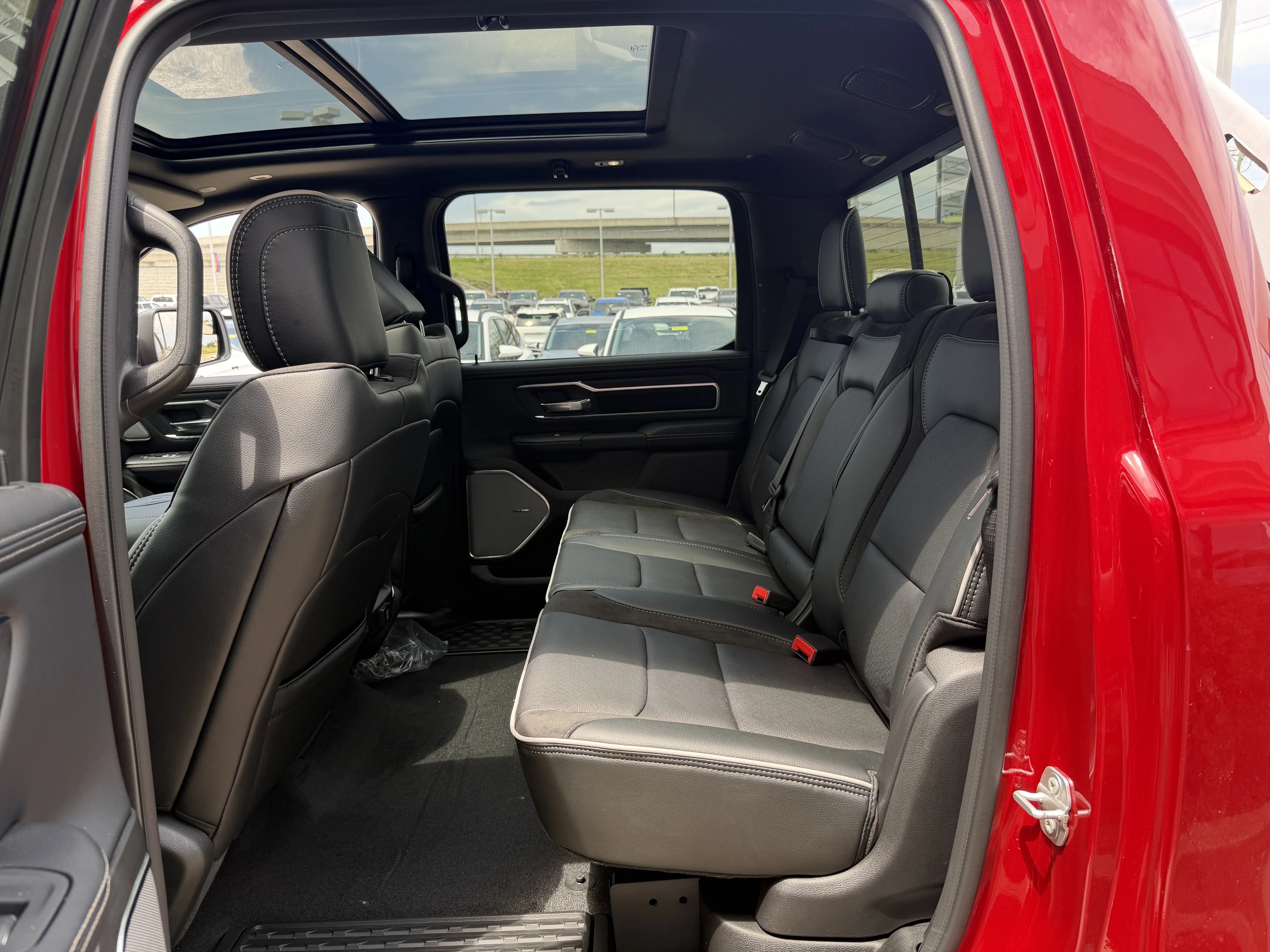 New 2026 Molten Red Pearl-Coat Exterior Paint RAM Laramie image 37