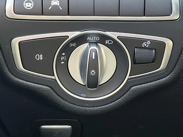 Used 2019 Black Mercedes-Benz GLC 350e image 35