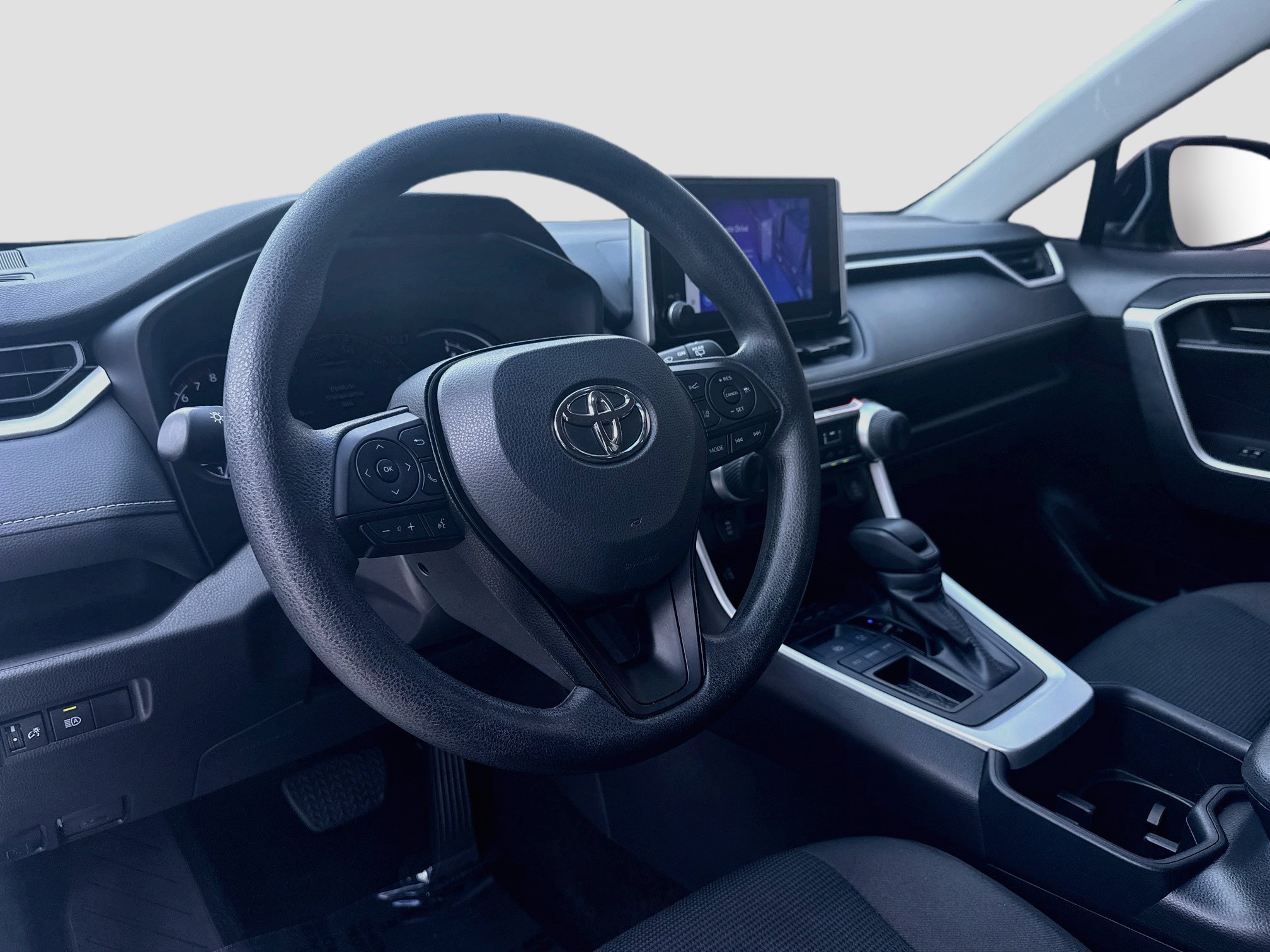 Used 2025 Ice Toyota LE image 7