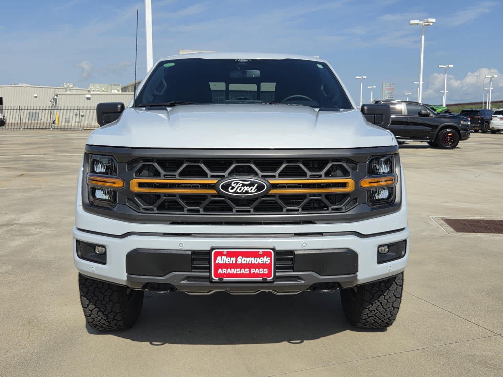 Used 2025 Space White Metallic Ford Tremor image 8