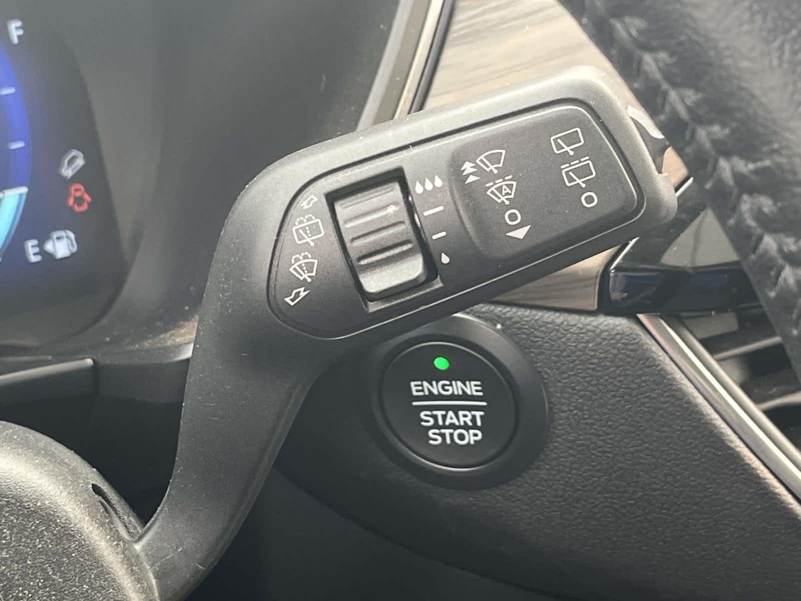Used 2020  Ford Titanium Hybrid image 37