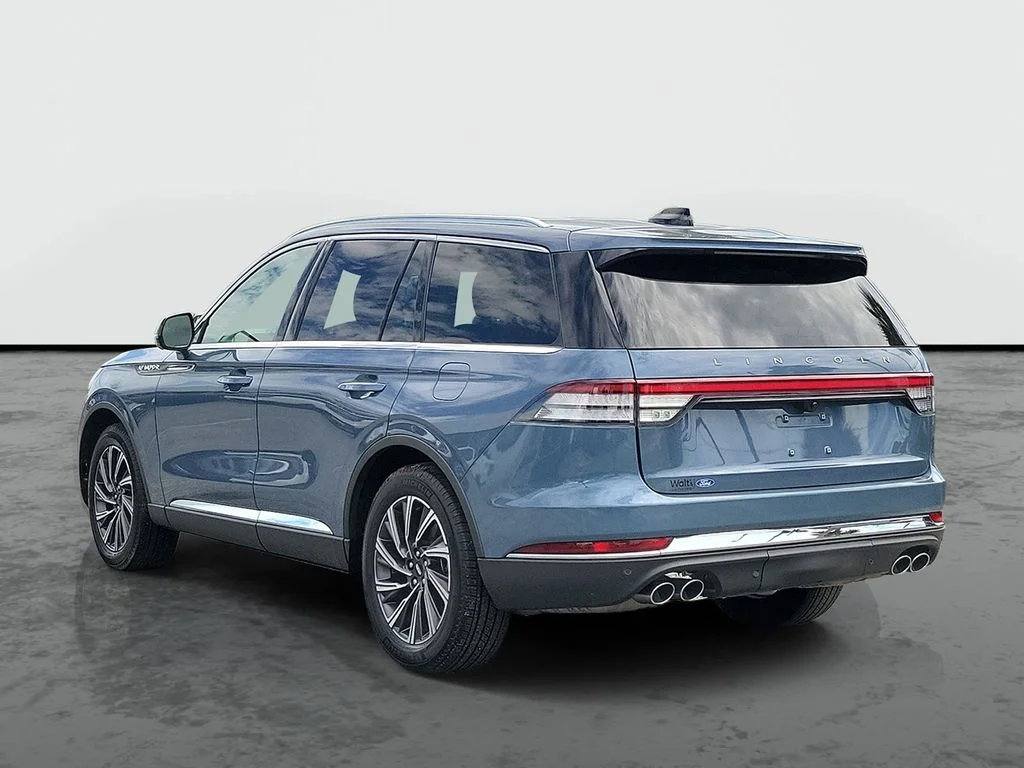 Used 2025 Blue Lincoln Premiere image 3