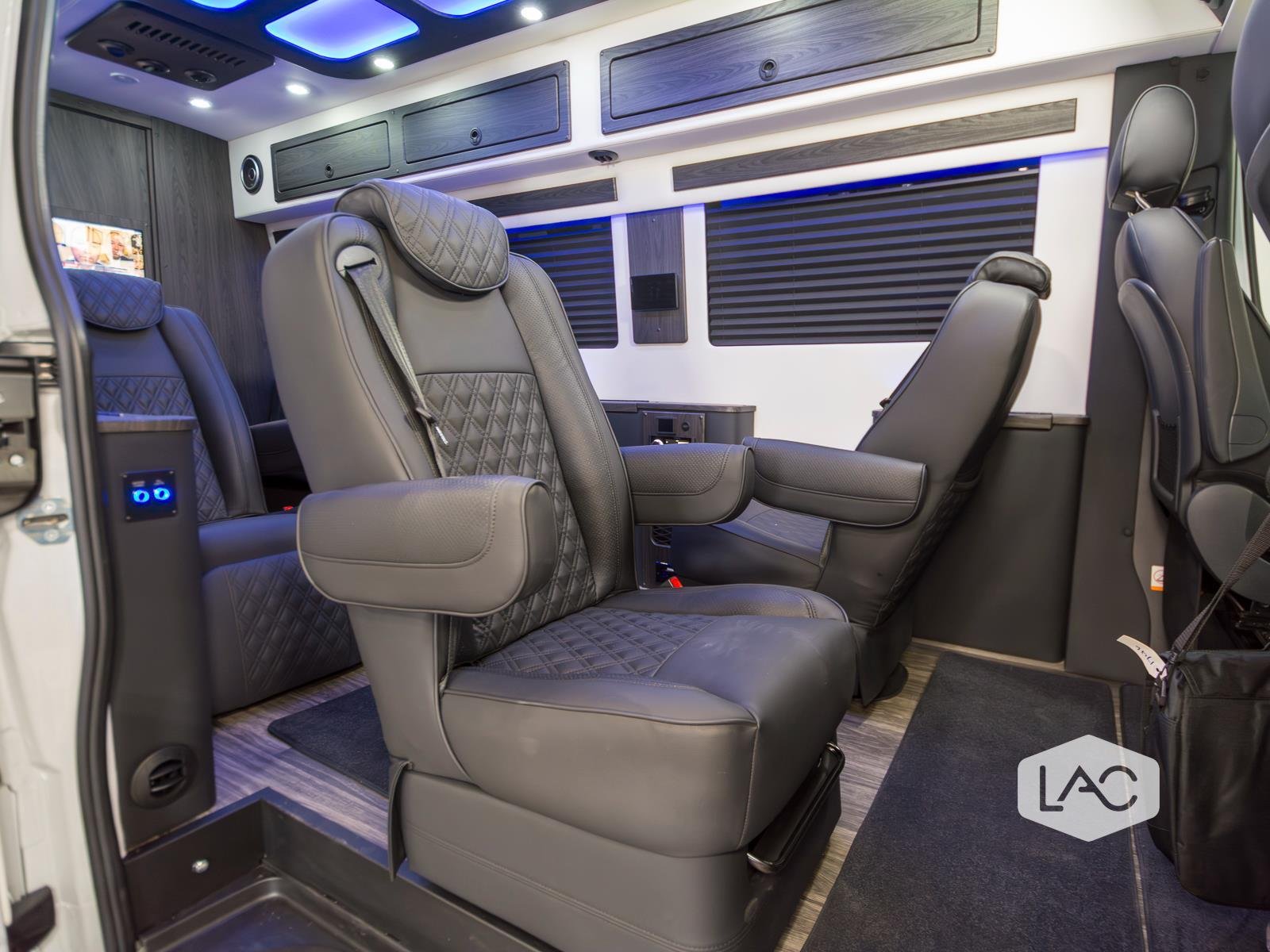 New 2026 WHITE OGV LUXURY COACH AWD (10OBA)1080 ANYWHERE w/ ADV PKG 2.1 image 6
