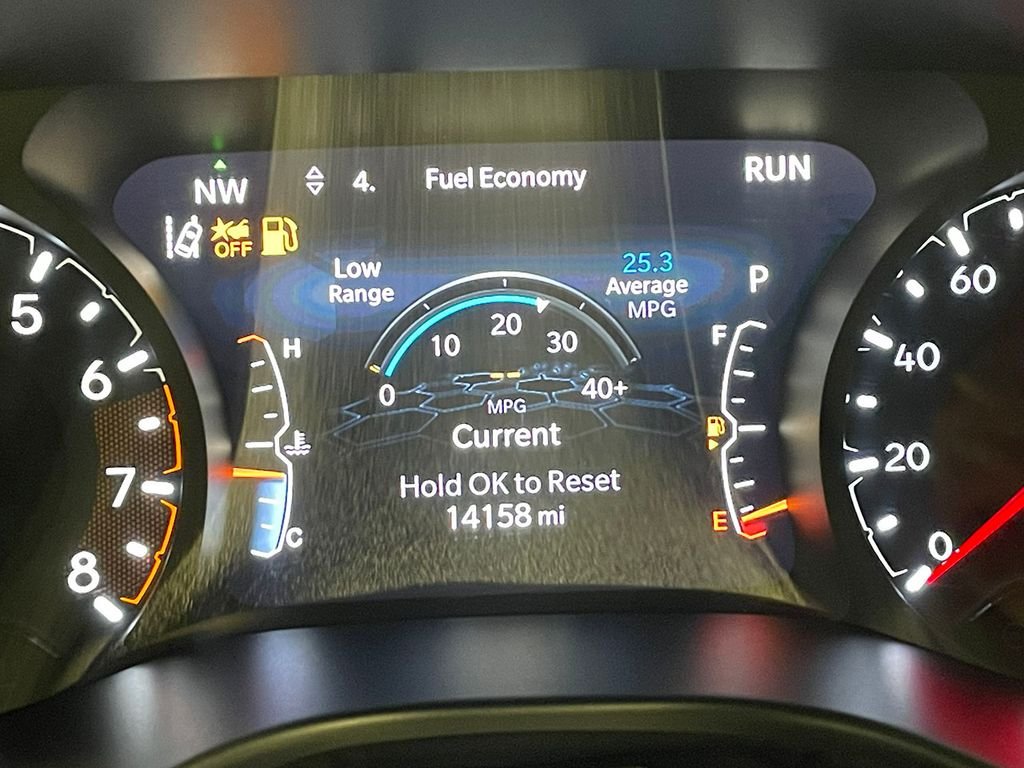 Used 2026 White/off-white Jeep Limited image 28