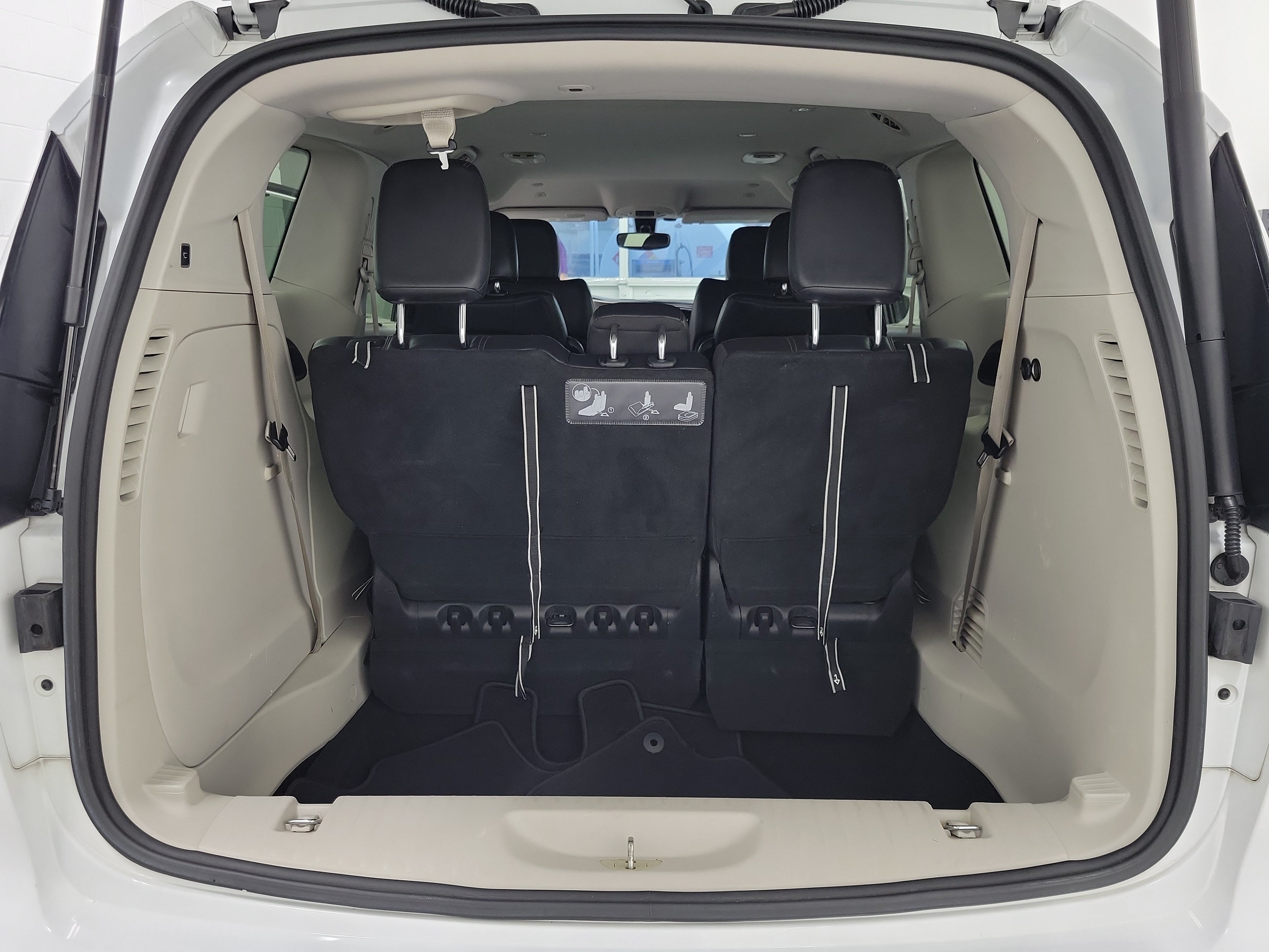 Used 2019 Bright White Clearcoat Chrysler Touring L image 14