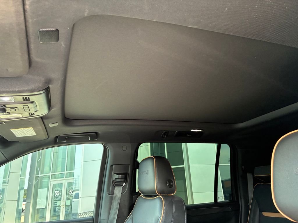 Used 2023 White GMC AT4 image 19
