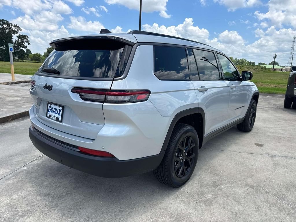 New 2026 Silver Zynith Exterior Paint Jeep Altitude image 15