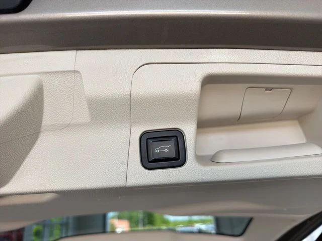 Used 2022 Gray GMC Denali image 6