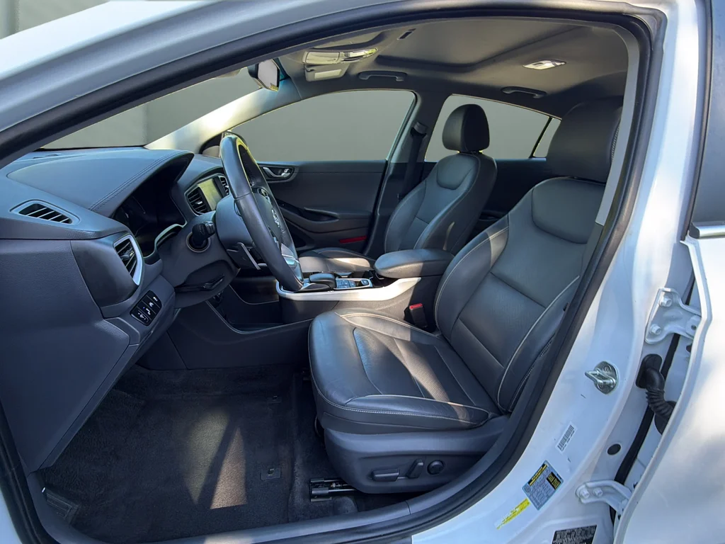 Used 2019 Ceramic White Hyundai Limited image 10