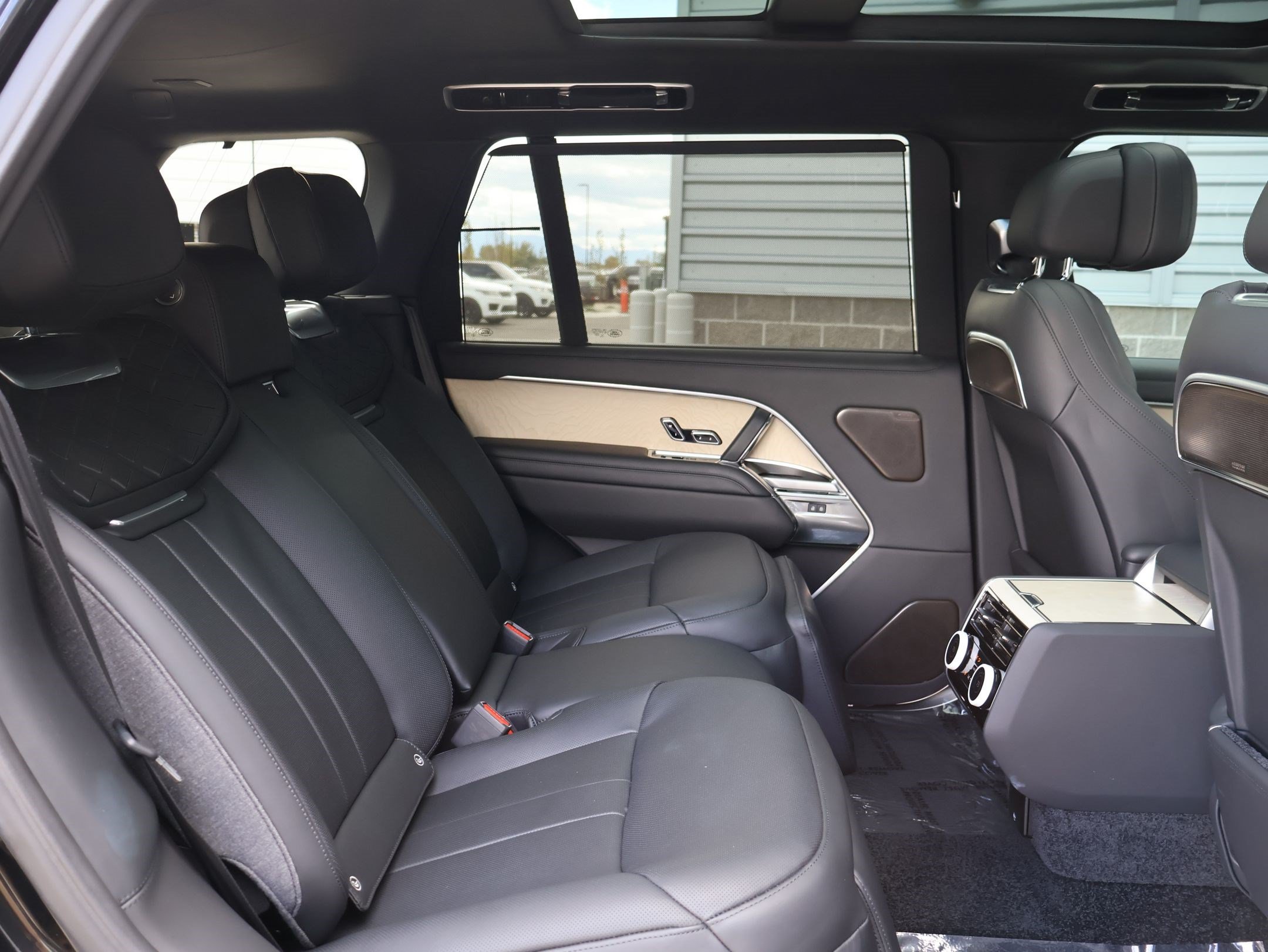 Used 2025 Santorini Black Metallic Land Rover SV image 27