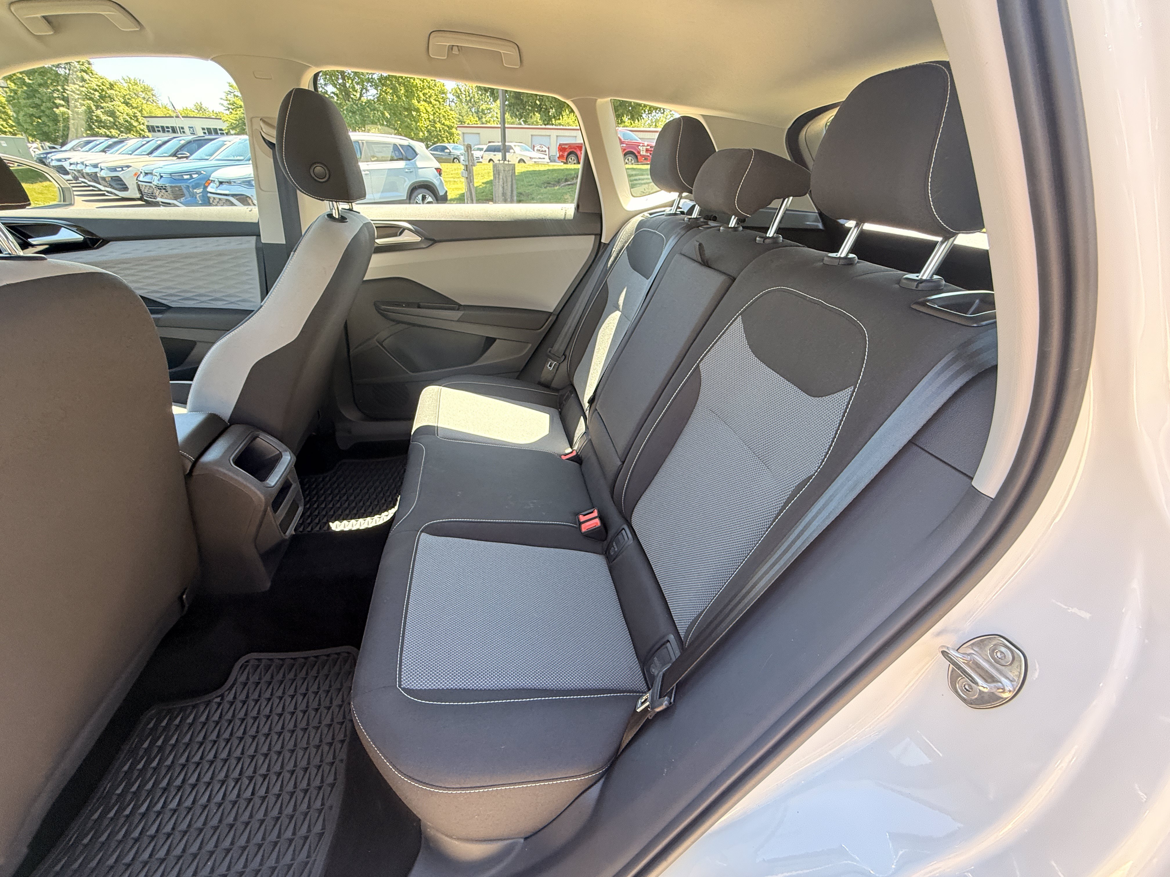 Used 2023 White Volkswagen S image 22